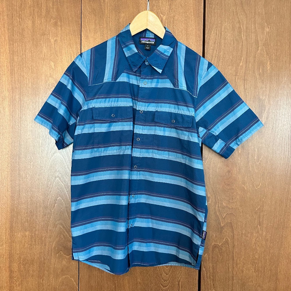 Patagonia Men's Vented Short Sleeve Shirt - Size Small